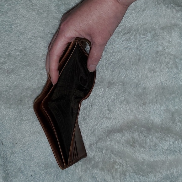 Gucci Compact Wallet with Piston Lock - Picture 7 of 12